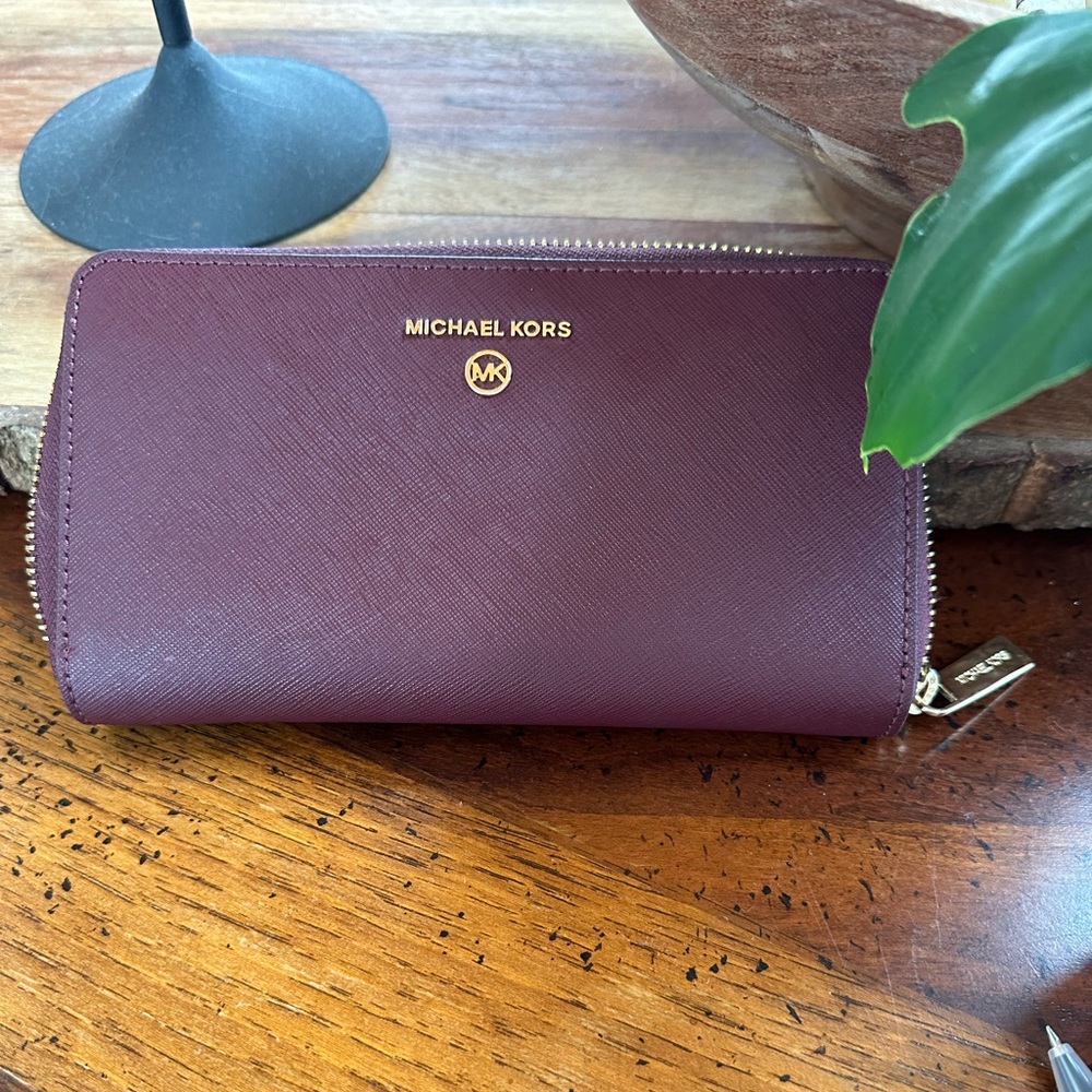 Michael kors wallet